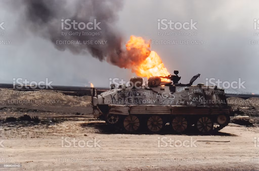 Những cuộc xung đột “bất đối xứng”, đó là cuộc đối đầu xung quanh “Vùng Xanh” ở Baghdad, nơi đặt trụ sở chính của Quân đội Mỹ tại Iraq; tại đây thường xuyên bị quân nổi dậy Iraq dùng súng cối và rocket tập kích, làm nhiều lính Mỹ và nhà thầu quân sự Mỹ bị thiệt mạng.