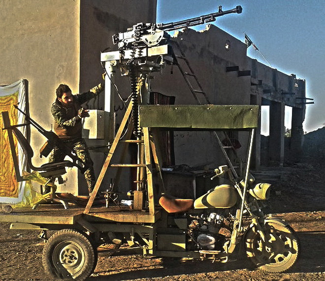 Ở chiến trường Trung Đông, chúng ta có thể dễ dàng bắt gặp những chiếc xe hơi, được hoán cải thành những chiếc xe chiến đấu bọc thép đơn giản, được chế tạo hết sức thủ công, nhưng không kém phần chết chóc.