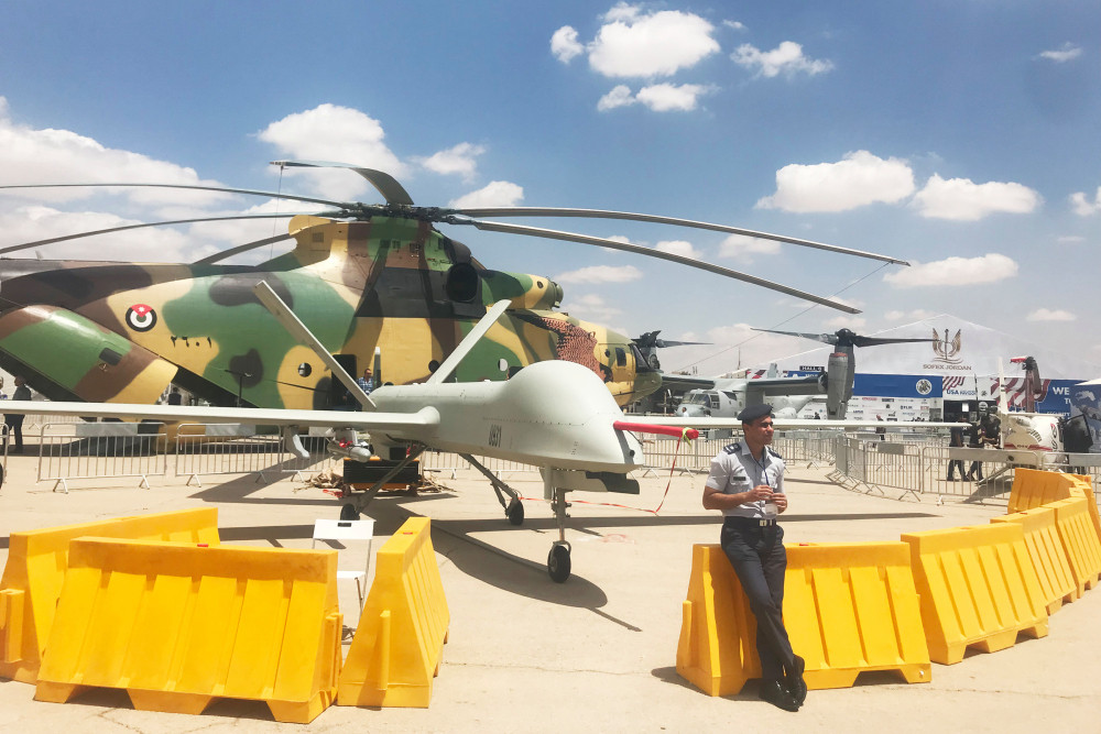 Lầu Năm Góc ngày càng lo ngại rằng, hoạt động bán vũ khí ngày càng tăng của Trung Quốc, có thể giúp nước này có thêm sức ảnh hưởng, để đảm bảo chỗ đứng kinh tế và quân sự cũng như các mối quan hệ với các đồng minh của Mỹ trong khu vực, mà các quan chức quốc phòng thường kiểm soát hầu bao.