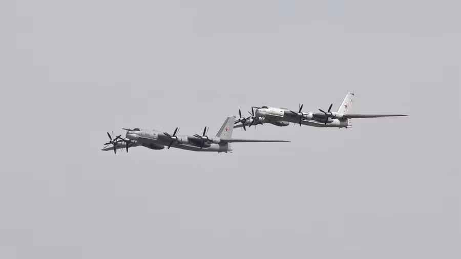 Những hành động quân sự trên, không chỉ cho thấy tầm ảnh hưởng quân sự của Nga, mà còn cho thấy cách họ thực hiện các cuộc tấn công tiềm năng vào lãnh thổ Mỹ. Đồng thời Hải quân Nga đã tổ chức các cuộc tập trận hàng hải, để bảo vệ các tuyến đường biển ở khu vực Bắc Cực và Thái Bình Dương.