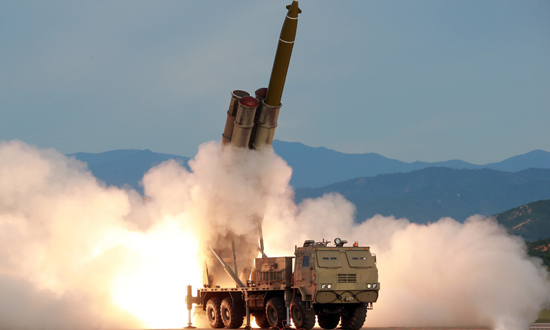 Triều Tiên đã công bố các bức ảnh chụp các quả đạn đã thử nghiệm, tạo cơ sở cho các đánh giá sơ bộ của quân đội Triều Tiên. Các hệ thống pháo phản lực phóng loạt (MLRS) có đường kính 240 mm và 300 mm, được trang bị số lượng lớn trong quân đội Triều Tiên, tuy nhiên quân đội Mỹ và Hàn Quốc đánh giá chúng không đáng lo ngại. 