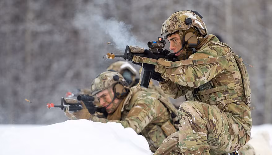 Sau khi rời khỏi quân ngũ, nhiều binh lính cảm thấy hụt hẫng khi đi tìm một công việc mới; nhưng với việc đã trải qua rèn luyện và chiến đấu trong quân đội Mỹ, nhiều quân nhân đã có những nghề nghiệp tốt, có thể mang lại cho những cựu binh này mức lương khởi điểm cao.