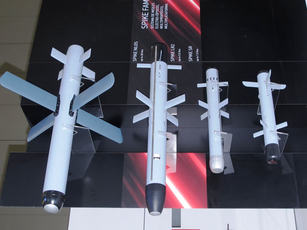 Spike NLOS là một phiên bản của dòng tên lửa Spike, trong đó có các phiên bản tầm ngắn Spike-SR (trang bị cho bộ binh), có tầm bắn từ 50 mét đến 1.500 mét. Phiên bản Spike-MR (sử dụng cho bộ binh và lực lượng đặc biệt), có tầm bắn từ 200 mét đến 2.500 mét.
