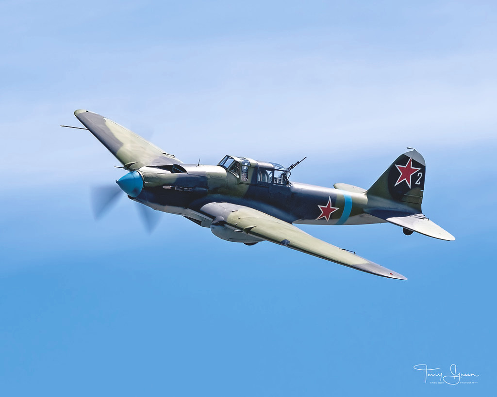 Tuy nhiên, lớp giáp dày này chỉ chiếm 25% thân trên của máy bay, các bộ phận khác như cánh, cánh lái ở đuôi và phần thân sau được thiết kế khá mỏng để giảm bớt trọng lượng và tạo độ cơ động cho máy bay.