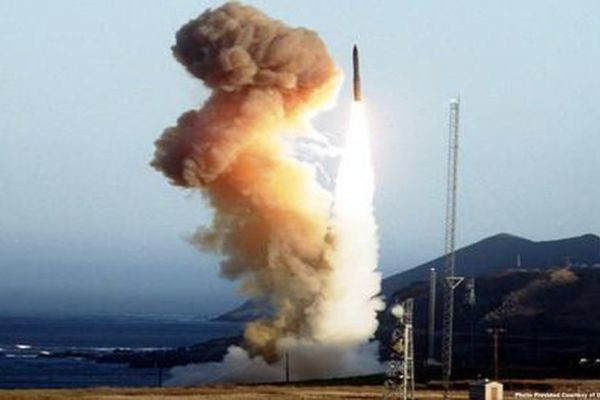 Khó khăn trong việc sở hữu tên lửa đạn đạo của Nhật Bản không phải do kỹ thuật hay kinh phí, mà chính là do mật độ dân số cao của Nhật Bản, khiến không thể tìm được vị trí cho 100 hầm phóng tên lửa; nếu không, sẽ gây ra thiệt hại khủng khiếp trong trường hợp bị đối phương phản công.