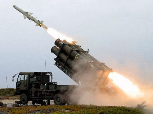 Do vậy Nhật Bản chỉ cần sở hữu một lực lượng gồm 100 tên lửa đạn đạo tầm trung, mỗi tên lửa được trang bị 3 đầu đạn có sức công phá 100 kiloton. Tên lửa có thể được đặt trong các hầm phóng ở phía đông Hokkaido, hòn đảo cực bắc của Nhật Bản, hoặc di chuyển trên các bệ phóng di động.