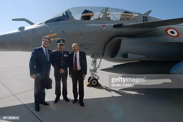 Hợp đồng mua Rafale mới của Ai Cập được giải thích là có "hơi thở" chính trị, khi Ai Cập đang chịu sự chỉ trích gay gắt của phương Tây và đối mặt với những lời đe dọa trừng phạt của Mỹ vì mua vũ khí tiên tiến của Nga.