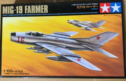 Lần đầu tiên MiG-19 tham gia chiến đấu là vào mùa thu năm 1957 trong lực lượng phòng không Liên Xô. MiG-19 xuất kích từ sân bay Andijan, để đánh chặn máy bay trinh sát U-2 của Mỹ; nhưng phi công MiG-19 chỉ có thể quan sát được chiếc U2 xâm nhập, vì U2 bay cao hơn MiG-19 đến 3 km.