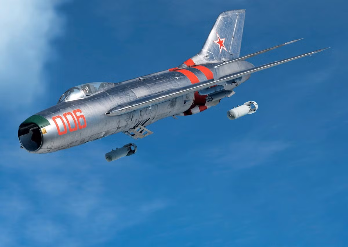 Bên ngoài lãnh thổ Liên Xô, MiG-19 không thể hiện được nhiều phẩm chất của một chiến đấu cơ siêu thanh; nhiều chiếc MiG-19 của Không quân Ai Cập, thậm chí chưa kịp xuất kích, đã bị Không quân Israel vô hiệu hóa trong các cuộc tiến công bất ngờ.