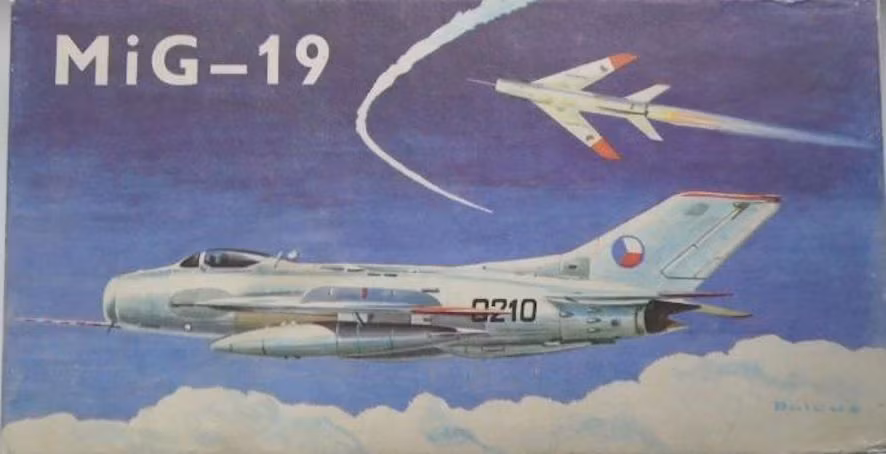 Lịch sử phát triển của MiG-19 bắt đầu vào ngày 30/7/1950, khi nhà lãnh đạo Liên Xô Stalin, đặt ra nhiệm vụ tạo ra một loại máy bay chiến đấu mới, có tầm hoạt động lớn hơn MiG-15 và MiG-17. Ngay năm sau, nguyên mẫu hai động cơ đầu tiên của máy bay SM-1, đã được tạo ra và bắt đầu được thử nghiệm.