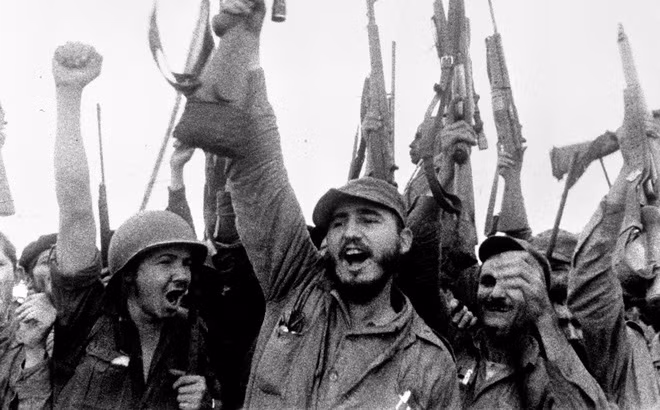  Cách mạng Cuba kết thúc với thắng lợi của các lực lượng ủng hộ Chủ nghĩa Cộng sản vào ngày 1/1/1959. Lúc đầu, Mỹ vẫn hy vọng thiết lập quan hệ hợp tác với chính phủ mới với những điều kiện có lợi cho Mỹ, nhưng mục đích trên đã không đạt được.