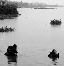 Sau khi hoàn thành phương án tác chiến, A32 được du kích xã Long Sơn giúp đỡ, đưa thuốc nổ đến vị trí tập kết ở một cù lao trên sông gần đảo Long Sơn. Đêm 1/11/1969, 2 chiến sĩ đặc công nước của A32 đã bơi ngầm dưới mặt nước gần 1.000m để tiếp cận cảng quân sự Rạch Dừa.