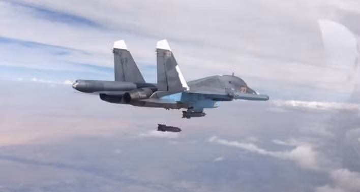 Tập đoàn KTRV cho biết, họ đang thử nghiệm một số phiên bản bom thông minh KAB triển vọng hơn, trong đó có KAB-250-LG-E, được thiết kế để phá hủy thiết bị quân sự, cơ sở hạ tầng mặt đất. Nó được thả đơn lẻ hoặc một loạt từ máy bay được trang bị hệ thống chiếu sáng mục tiêu bằng laser, bao gồm Su-57, Su-34,... 