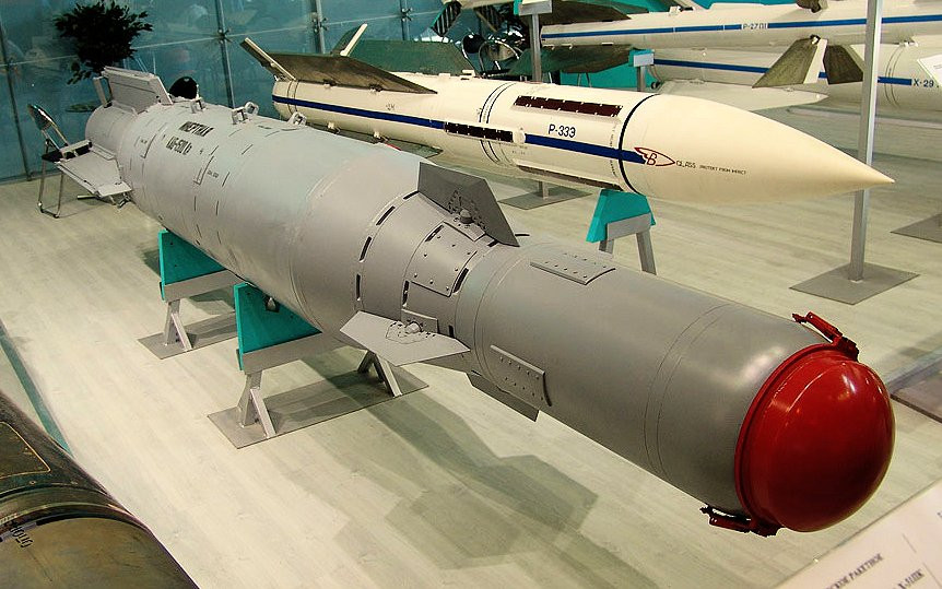 Đáng chú ý, bom thông minh KAB của Nga có khả năng hiệu chỉnh đường lượn theo quỹ đạo tấn công, điều đó cho phép máy bay không cần xâm nhập vào vùng nhận dạng phòng không của đối phương.