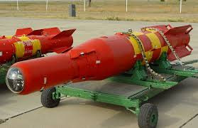 KAB-1500 và KAB-250 được thiết kế theo các nguyên tắc tương tự và chỉ khác nhau về khối lượng thuốc nổ. Các loại bom này có độ lệch mục tiêu từ 7- 10m khi triển khai từ khoảng cách tối đa. 