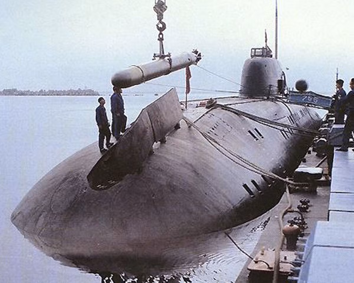 Trong thời kỳ hậu Xô Viết, Hải quân Nga tập trung vào việc duy trì những chiếc Oscar được kế thừa từ thời Liên Xô. Những chiếc tàu ngầm Oscar tiếp tục phủ bóng đen lên hàng không mẫu hạm Mỹ trong suốt những năm 1990.