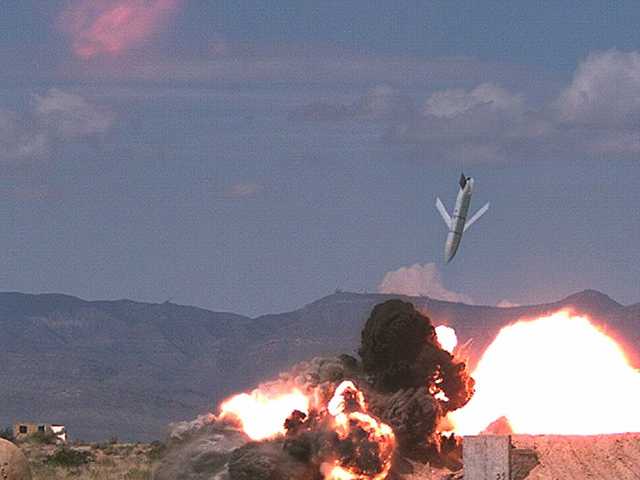 Mặc dù đây là sự cải tiến so với phạm vi tấn công 1.100 km hiện tại của Quân đội Australia; nhưng khoảng cách này vẫn ngắn hơn 160 km so với các máy bay ném bom chiến đấu F-111C do Mỹ sản xuất, mà Không quân Australia trang bị trước đây.