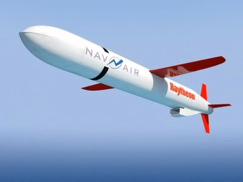 Tên lửa hành trình Tomahawk là vũ khí chuyên dùng tấn công các mục tiêu mặt đất, tầm bắn tối đa khoảng 1.600 km; và rất có thể, tàu chiến Australia có thể tấn công quân đội Trung Quốc từ các vùng biển xa hơn.