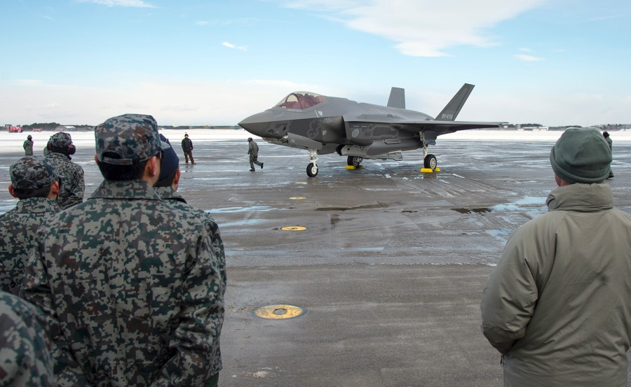 Những chiếc máy bay F-35, sẽ giúp Nhật Bản khẳng định lại vai trò là một nhà cung cấp an ninh hàng đầu, đồng thời đặt ra thách thức đối với quân đội Trung Quốc, khi đang cố gắng mở rộng tầm ảnh hưởng của mình ở khu vực Ấn Độ - Thái Bình Dương.