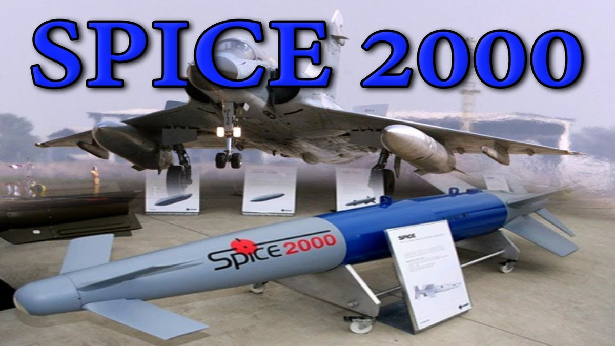 Những vũ khí quang truyền hình của Israel có đặc điểm độc đáo, khi phi công có thể dẫn đường trực tiếp cho vũ khí bay thẳng tới mục tiêu, bằng cách điều chỉnh độ lệch trực tiếp, bằng đường truyền truyền hình trực tiếp qua camera gắn trên đầu của quả bom, nên cho độ chính xác rất cao.