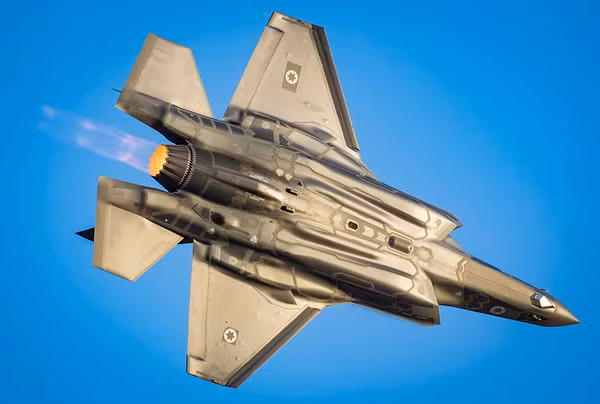 Theo đánh giá của các chuyên gia quân sự, những chiếc F-35I của Israel sẽ là một trong những loại máy bay nguy hiểm nhất trên thế giới và sẽ là phương tiện chủ lực trong một cuộc tiến công phủ đầu vào Iran.