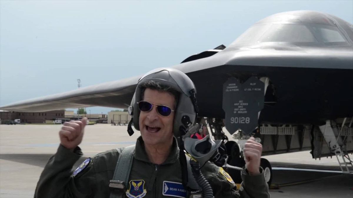 Thời gian thực hiện nhiệm vụ, tầm bay và khả năng đáp ứng của phi công, đã cho thấy khả năng của máy bay B-2. Trung tướng David Deptula, người đã tham gia lên kế hoạch và chuẩn bị cho chiến dịch "Tự do bền vững" tại Iraq đã đánh giá: "B-2 là một trong những máy bay thay đổi cuộc chơi nhất từng được chế tạo".