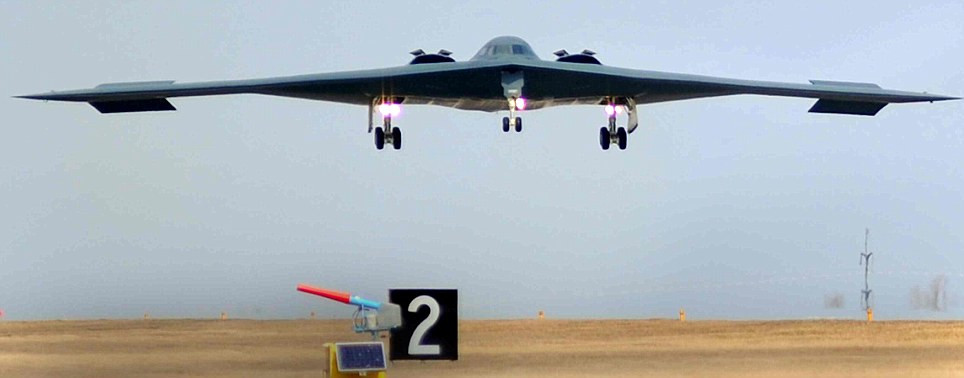 Tuy nhiên các điều khiển loại máy bay ném bom chiến lược này, luôn phải tập trung và sẵn sàng, vì họ thường là người đi tiên phong trong các cuộc tấn công, trong các cuộc xung đột cường độ cao. Khi đó hỏa lực phòng không của đối phương hoàn toàn chưa bị tiêu hao, nên tính mạng của phi công luôn bị đe dọa.