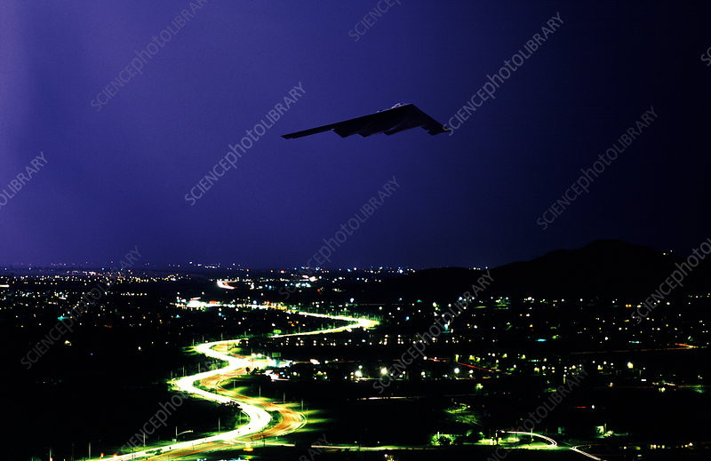 Trong các cuộc tấn công trên, những chiếc B-2 Spirit đều được điều khiển bởi những phi công lão luyện, được huấn luyện chuyên sâu về lái máy bay tàng hình và đã có tích lũy nhiều giờ bay với loại máy bay này.