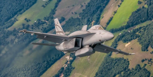 Đầu năm nay, đã có những dấu hiệu cho thấy, các thùng nhiên liệu hợp quy gắn trên các tiêm kích hạm hoạt động không hoạt động bình thường. Chắc chắn Hải quân Mỹ sẽ không trang bị nó trên số tiêm kích hạm chủ lực Super Hornet của họ.