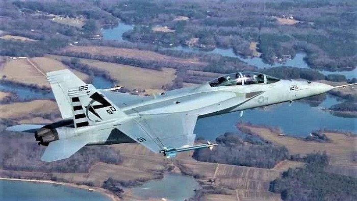 Chương trình phát triển và bổ sung máy bay tiếp dầu mới của Không quân Mỹ, có thể giúp những máy bay chiến đấu của họ có tầm hoạt động xa hơn; nhưng đồng nghĩa với chi phí và rủi ro cũng có thể cao hơn. Có lẽ chỉ bằng cách thiết kế một máy bay chiến đấu hoàn toàn mới, thì vấn đề này mới có thể được giải quyết hoàn toàn.