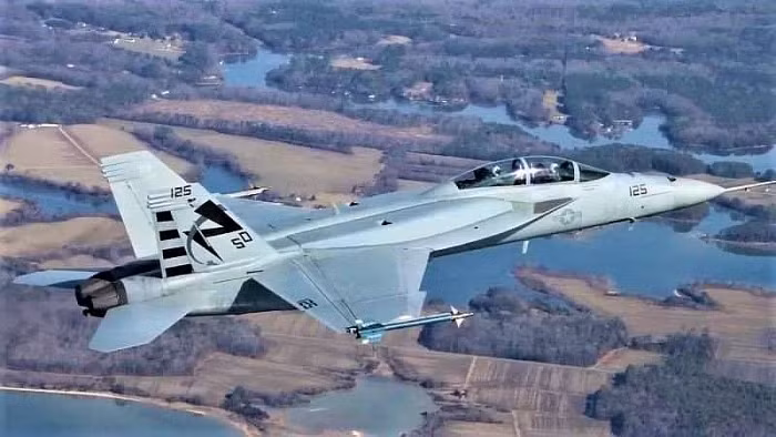 Chương trình phát triển và bổ sung máy bay tiếp dầu mới của Không quân Mỹ, có thể giúp những máy bay chiến đấu của họ có tầm hoạt động xa hơn; nhưng đồng nghĩa với chi phí và rủi ro cũng có thể cao hơn. Có lẽ chỉ bằng cách thiết kế một máy bay chiến đấu hoàn toàn mới, thì vấn đề này mới có thể được giải quyết hoàn toàn.