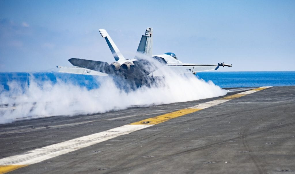 Đối với các hoạt động tác chiến trên 900 km, Hải quân Mỹ có thể sử dụng các máy bay tiếp dầu của Không quân để bổ sung. Một phương án khác là cho máy bay trên tàu sân bay, hạ cánh xuống một số đảo nhỏ trên đường thực hiện nhiệm vụ tấn công, tiếp nhiên liệu và bổ sung vũ khí; sau đó tiếp tục thực hiện nhiệm vụ.