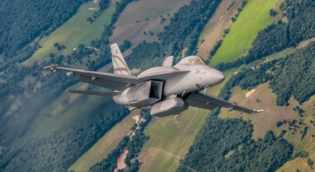 Do đó, Hải quân Mỹ một lần nữa khẩn cấp cần một máy bay chiến đấu có khả năng hoạt động tầm xa. Một vài năm trước, Boeing đã đề xuất một giải pháp tình thế, khi Công ty khuyến nghị lắp đặt các thùng nhiên liệu cải tiến, trên phiên bản Super Hornet Block III mới nhất.