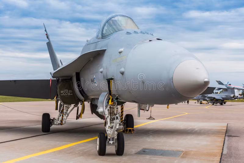 Những tiền đồn này có thể biến thành các căn cứ có thể được tiếp nhiên liệu, vũ khí. TQLC Mỹ có kế hoạch sử dụng máy bay chiến đấu tàng hình F-35C của họ, để thực hiện các nhiệm vụ tấn công tầm xa lên đến 4.000 km bằng cách kết hợp tiếp nhiên liệu trên không và tiếp nhiên liệu trên đảo.