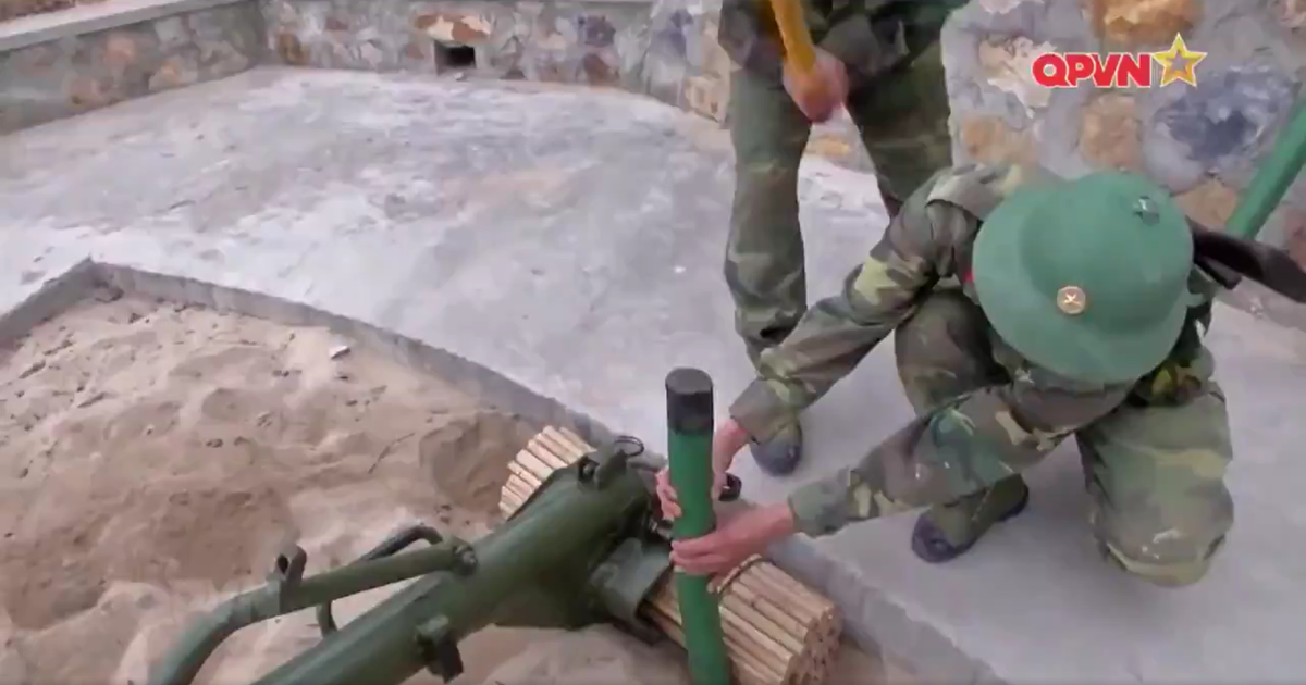 Khẩu pháo sẽ được cố định vào mặt đất bởi những pháo thủ và gần như không rung xóc khi bắn, 6 người có thể tương đối dễ dàng di chuyển khẩu pháo từ vị trí này sang vị trí khác. Trọng lượng của ZiS-3 rất nhẹ, chỉ dưới 2 tấn nên mọi phương tiện đều có thể kéo pháo theo, kể cả vật nuôi như trâu, bò cũng có thể kéo được khẩu pháo này. Nguồn ảnh: QPVN.