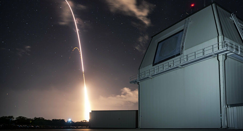 Aegis không chỉ là một hệ thống phòng thủ tên lửa, mà nó là một hệ thống chiến đấu, có khả năng phóng cả tên lửa lửa hành trình tiến công mặt đất và tên lửa đánh chặn.