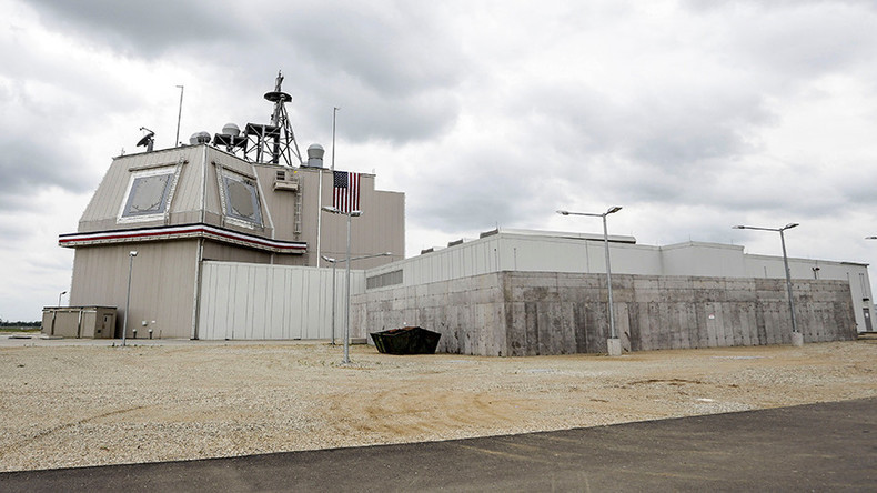 Mỹ đã rút khỏi Hiệp ước với Nga về phòng thủ tên lửa vào năm 2002, với lý do là cần thiết phải xây dựng một hệ thống phòng thủ tên lửa toàn cầu, để chống lại tên lửa của Iran và Triều Tiên; sau đó các hệ thống phòng thủ tên lửa của Mỹ xuất hiện ở châu Á - Thái Bình Dương rồi đến Ba Lan và Romania.