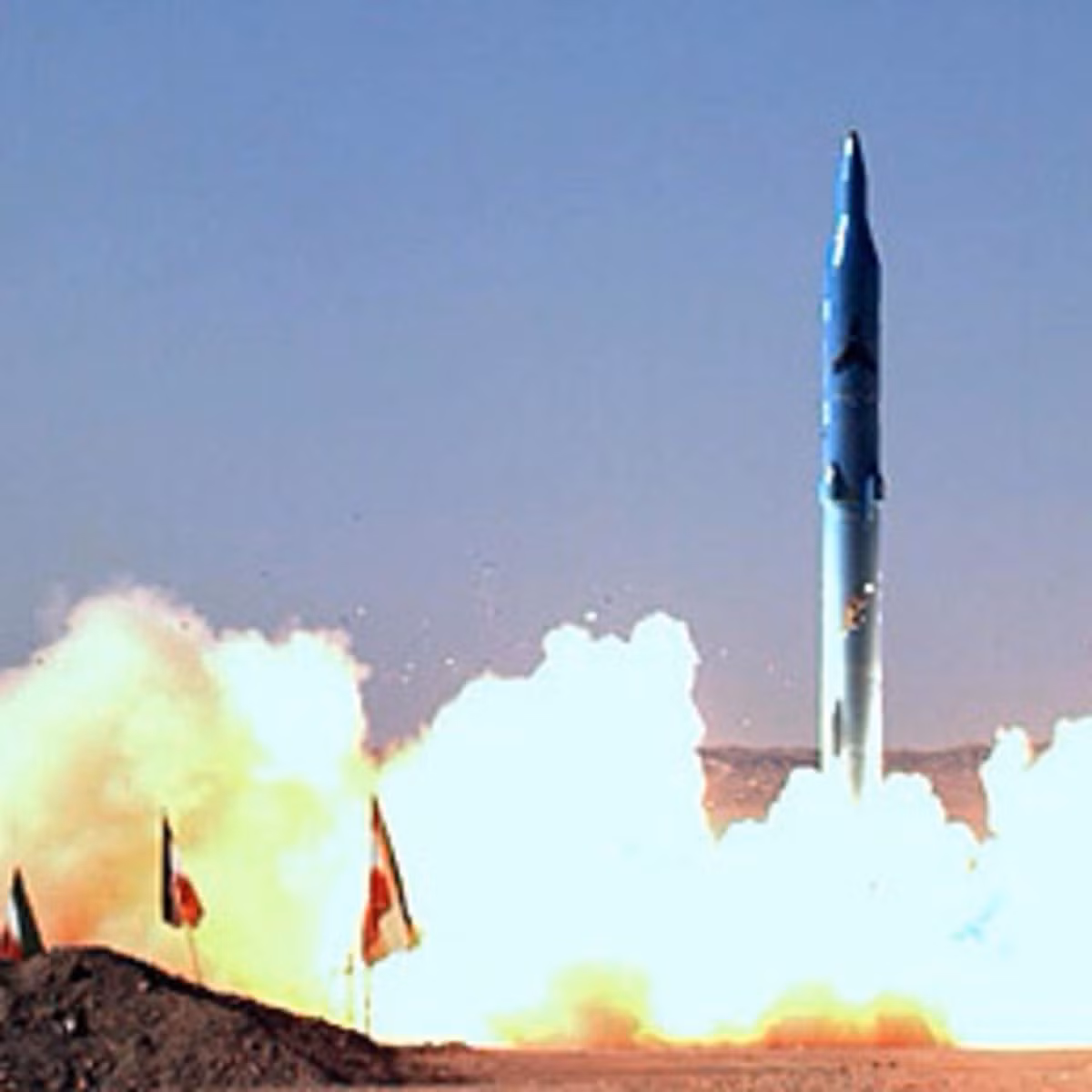 Tháng 4/2017, tên lửa Khorramshah thực hiện vụ phóng đầu tiên, tên lửa bay được quãng đường 950km, một thành công còn hơn cả Triều Tiên thử tên lửa Musudan (Triều Tiên thử tên lửa Musudan lần thứ 5 mới đạt thành công như Iran).