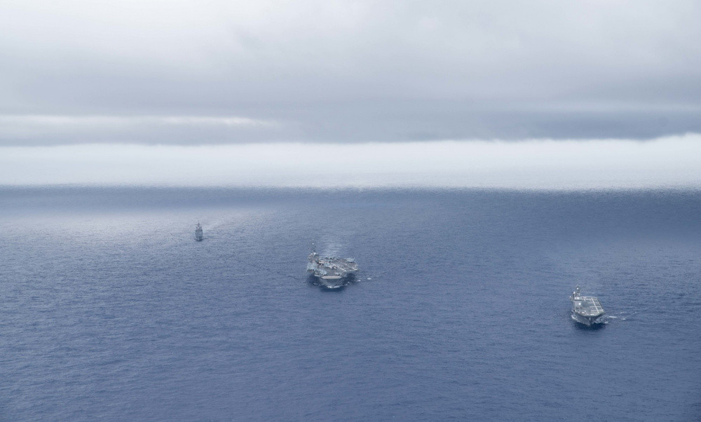 Nhật Bản hiện nay, về mặt lý thuyết vẫn hoàn toàn không có quân đội, chỉ có lực lượng phòng vệ, quốc gia Đông Á này về mặt lý thuyết, cũng không hề có binh lính, mọi người lính của Lực lượng phòng vệ Nhật Bản, đều được coi là... công chức nhà nước.