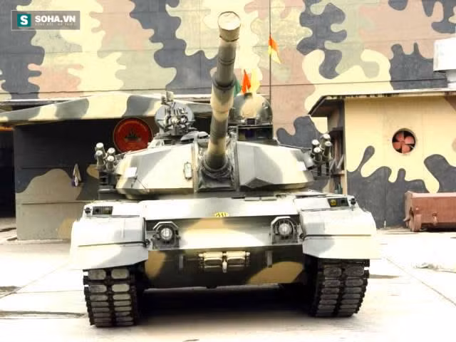 Pháo nòng trơn 125 mm của xe tăng này, giúp hỏa lực ngang bằng với các nền tảng xe tăng được trang bị mạnh nhất trên thế giới và đi trước các thiết kế như Leopard II của Đức. Với trọng lượng 44 tấn, cao hơn 22% so với thiết kế ban đầu của xe tăng T-55 và có động cơ mạnh hơn gần 50% ở tốc độ 730 mã lực.