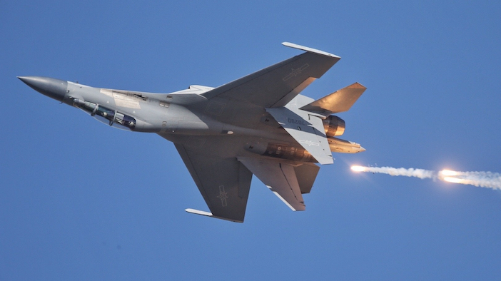 J-11BG là phiên bản mang màu sắc Trung Quốc nhiều nhất, khi sử dụng khung máy bay nhẹ và bền hơn, do sử dụng rộng rãi vật liệu composite; các cảm biến mới, hệ thống điện tử hàng không và tác chiến điện tử hiện đại hơn các hệ thống của đối tác Nga.