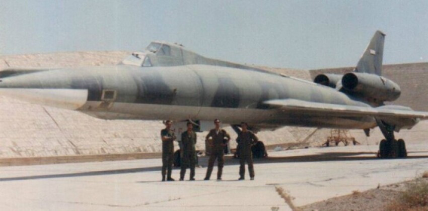 Các loại máy bay ném bom của Iraq đều lạc hậu, khi chỉ sử dụng bom thường, không có điều khiển. Thực tế số máy bay ném bom của Iraq, đã không phát huy được khả năng ngay trong cuộc chiến tranh Iran – Iraq, do Iran lúc này sở hữu máy bay F-14, với tên lửa đánh chặn tầm xa AIM-54 hữu hiệu.