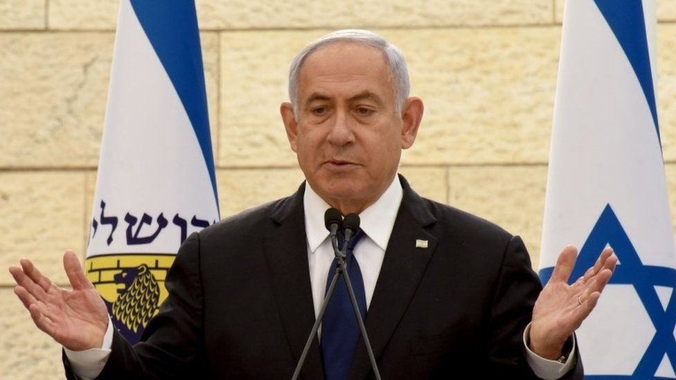 Ngay sau khi bắt đầu cuộc tấn công, Thủ tướng Israel Benjamin Netanyahu thề sẽ cho Hamas phải trả một "giá rất đắt". Tính từ ngày 10/5 đến chiều 14/5, Hamas đã bắn khoảng 2.000 quả pháo vào Israel, làm chết 9 người, hàng chục người Israel cũng đã bị thương.