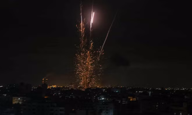 Kể từ khi chiến sự bùng nổ từ ngày 10/5 đến ngày 14/5, tổng cộng IDF đã tiến công hơn 750 mục tiêu ở Dải Gaza, tiêu diệt hàng chục đặc nhiệm và một số chỉ huy cấp cao của Hamas; phá hủy bốn tòa nhà cao tầng, được sử dụng (ít nhất là một phần) làm cơ sở quân sự của Hamas.