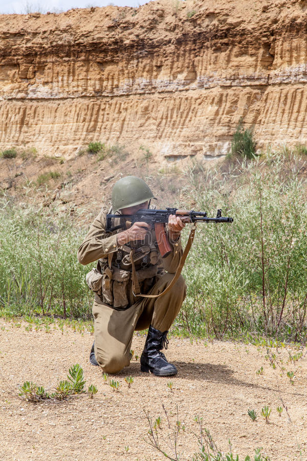 Vladimir Kovtun quyết định sẽ bắn hạ địch thủ. Là một tay súng thiện xạ, từ khoảng cách hơn 200m với súng AKS, Kovtun đã bắn trúng đầu tên địch, thu chiếc cặp ngoại giao và ống đựng tên lửa MANPADS của Mỹ. Các trinh sát viên rút lui về trực thăng, mang theo những chiến lợi phẩm quý giá.