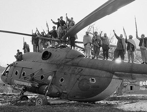 Stinger có thể bắn hạ tất cả các máy bay từ độ cao từ 180 đến 3.800m. Chỉ trong năm 1986, Liên Xô mất 23 máy bay chiến đấu và trực thăng. Tình huống trở nên phức tạp khi phi công trực thăng chiến đấu buộc phải bay rất thấp và lượn theo địa hình rừng núi để che chắn và ngụy trang.