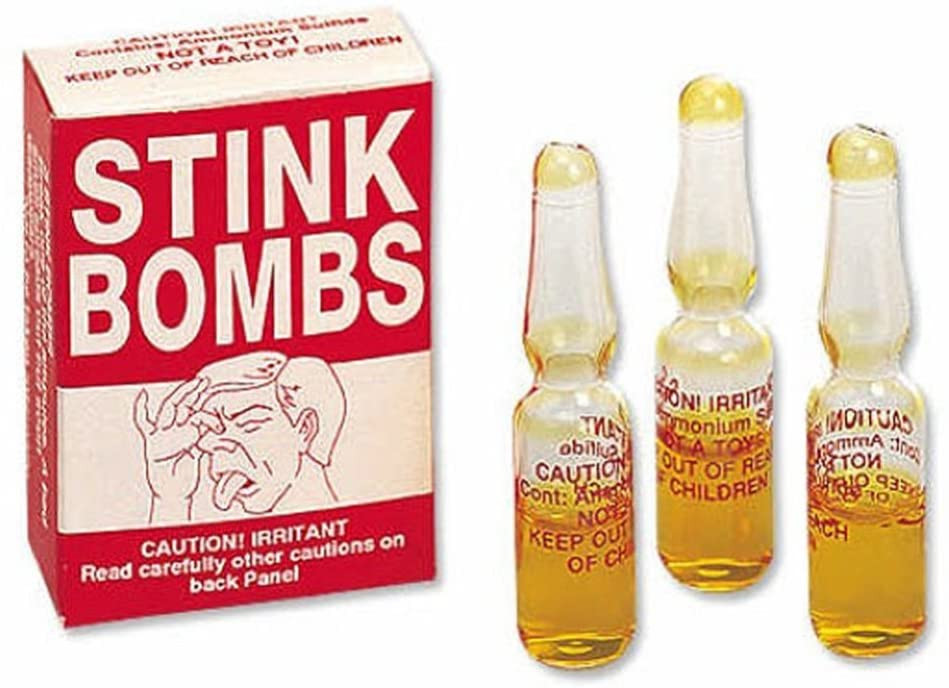 Cuối cùng là bom phun mùi hôi thối làm nản lòng đối phương, ý tưởng thiết kế đầu tiên do người Mỹ sáng tạo ra và sau đó được đưa vào Pháp trong Chiến tranh Thế giới thứ hai. 