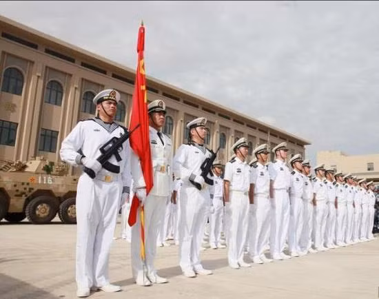 Đối với Trung Quốc, họ cần những căn cứ hải quân, có thể đáp ứng yêu cầu của hạm đội "biển xanh", như Yokosuka ở Nhật Bản hoặc như Diego Garcia; ngoài ra là độ tin cậy của các quốc gia đối tác tiềm năng, cũng như cơ sở hạ tầng và lao động của quốc gia đó; đây là những cần thiết điều tối thiểu.