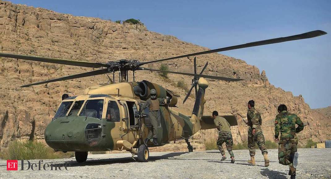 Nhiều chuyên gia cho rằng, rất có thể Taliban sẽ nhận được sự hỗ trợ từ nước láng giềng Iran, vốn có lịch sử lâu đời thiết kế các bộ phận cho máy bay trực thăng của Mỹ hoặc Trung Quốc, quốc gia từng triển khai một số lượng nhỏ Black Hawks và đã chế tạo các loại máy bay rất giống ở trong nước.