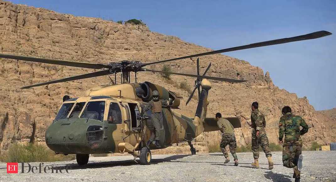 Nhiều chuyên gia cho rằng, rất có thể Taliban sẽ nhận được sự hỗ trợ từ nước láng giềng Iran, vốn có lịch sử lâu đời thiết kế các bộ phận cho máy bay trực thăng của Mỹ hoặc Trung Quốc, quốc gia từng triển khai một số lượng nhỏ Black Hawks và đã chế tạo các loại máy bay rất giống ở trong nước.